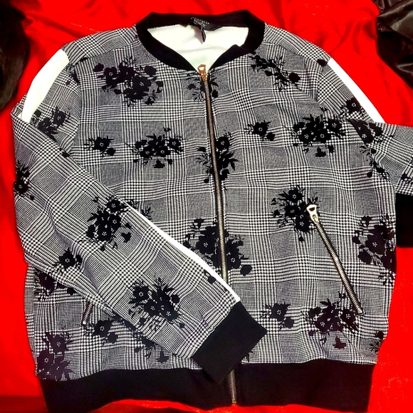 Black and white flowered bomber - Picture 1 of 1